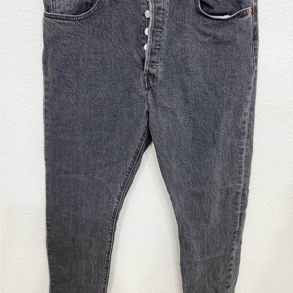 Levis Jeans Womens 32x28 Gray 501 CT Straight Button Fly American Denim - Picture 1 of 7